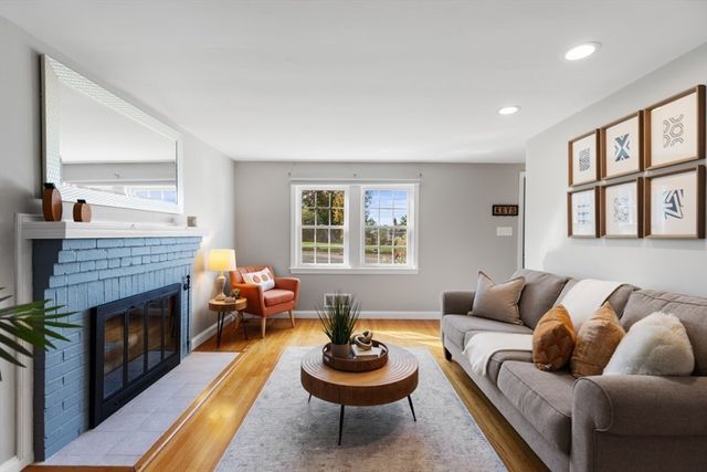 44 Sunset Dr, Beverly, MA 01915