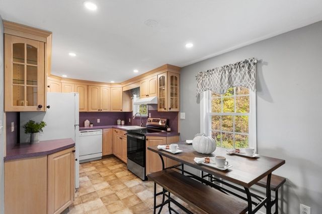 44 Sunset Dr, Beverly, MA 01915