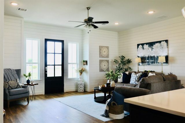 6507 Highway 290 E, Brenham, TX 77833