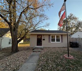810 Pine Street, Pleasant Hill, MO 64080
