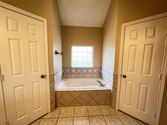 788 Robin Court, Springtown, TX 76082