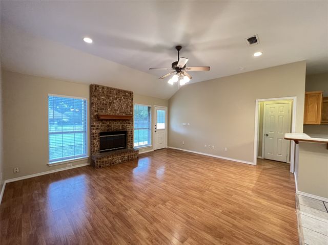 788 Robin Court, Springtown, TX 76082
