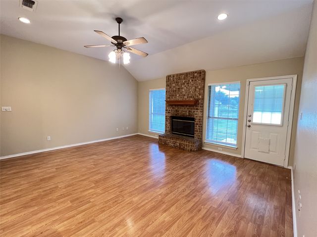 788 Robin Court, Springtown, TX 76082