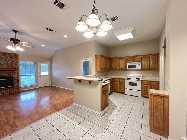 788 Robin Court, Springtown, TX 76082