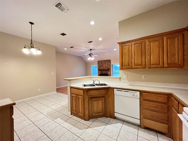 788 Robin Court, Springtown, TX 76082