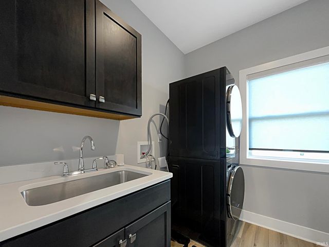 6033 Waterbury Court, Newburgh, IN 47630