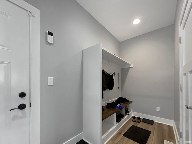 6033 Waterbury Court, Newburgh, IN 47630