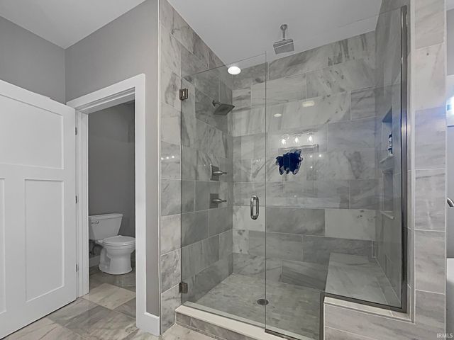 6033 Waterbury Court, Newburgh, IN 47630