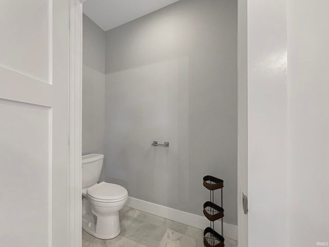 6033 Waterbury Court, Newburgh, IN 47630