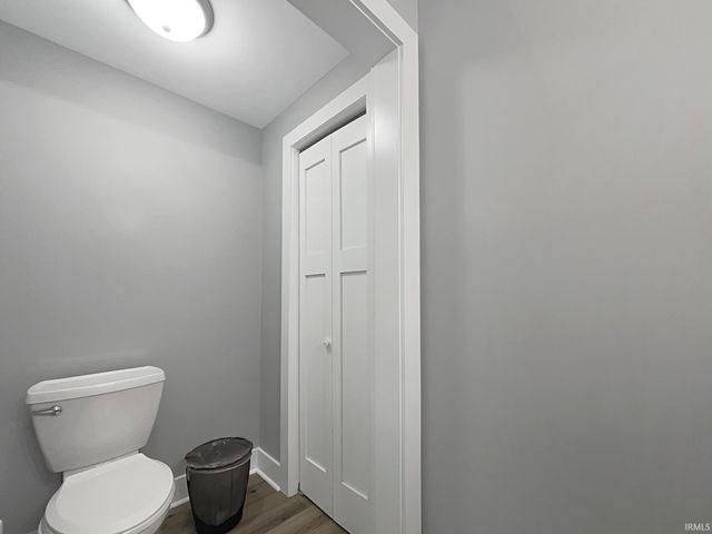 6033 Waterbury Court, Newburgh, IN 47630