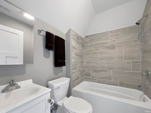 6033 Waterbury Court, Newburgh, IN 47630