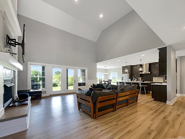 6033 Waterbury Court, Newburgh, IN 47630