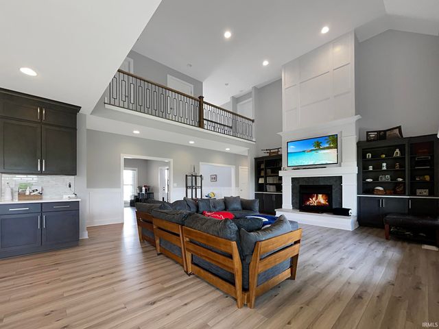 6033 Waterbury Court, Newburgh, IN 47630