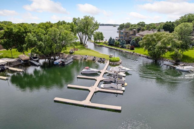 6520 Harbor Place NE, Prior Lake, MN 55372