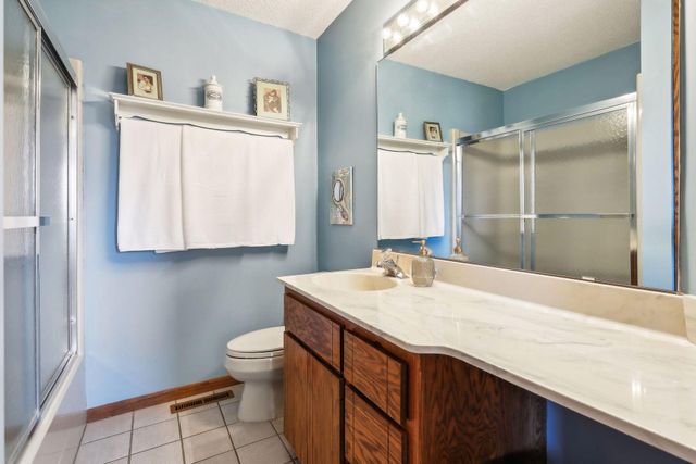 6520 Harbor Place NE, Prior Lake, MN 55372