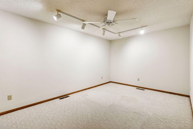 6520 Harbor Place NE, Prior Lake, MN 55372