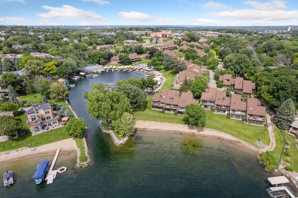 6520 Harbor Place NE, Prior Lake, MN 55372