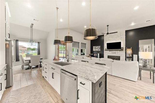 2046 Chalk Mill Crossing, Salado, TX 76571