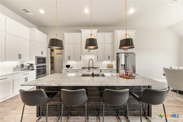 2046 Chalk Mill Crossing, Salado, TX 76571