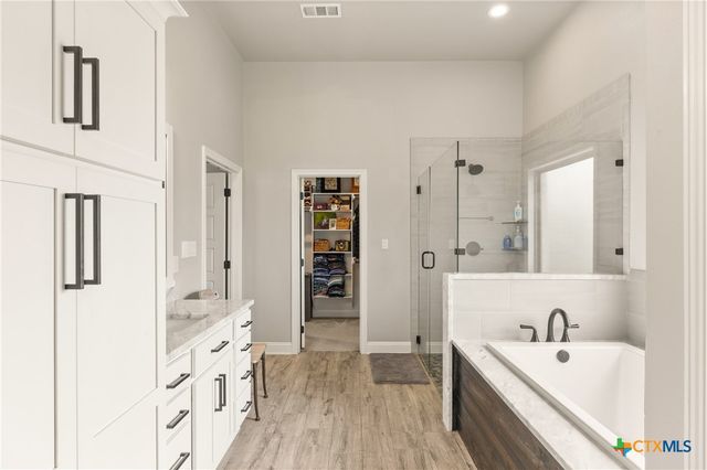 2046 Chalk Mill Crossing, Salado, TX 76571