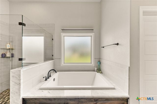 2046 Chalk Mill Crossing, Salado, TX 76571
