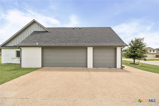 2046 Chalk Mill Crossing, Salado, TX 76571