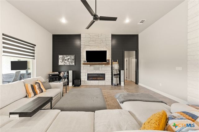 2046 Chalk Mill Crossing, Salado, TX 76571