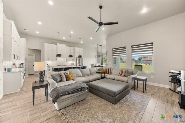 2046 Chalk Mill Crossing, Salado, TX 76571