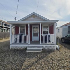 14 Johnson Ave # A, Hampton, NH 03842