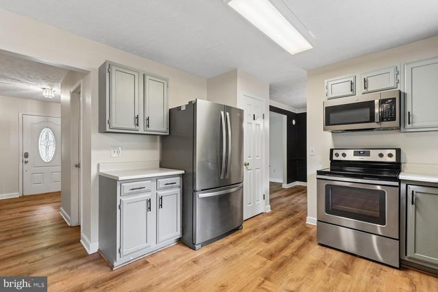 15058 CAMELLIA LN, Dumfries, VA 22025