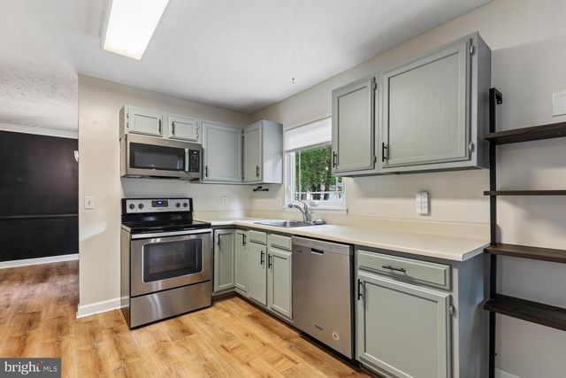15058 CAMELLIA LN, Dumfries, VA 22025