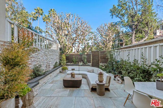253 S Barrington Avenue D5, Los Angeles, CA 90049
