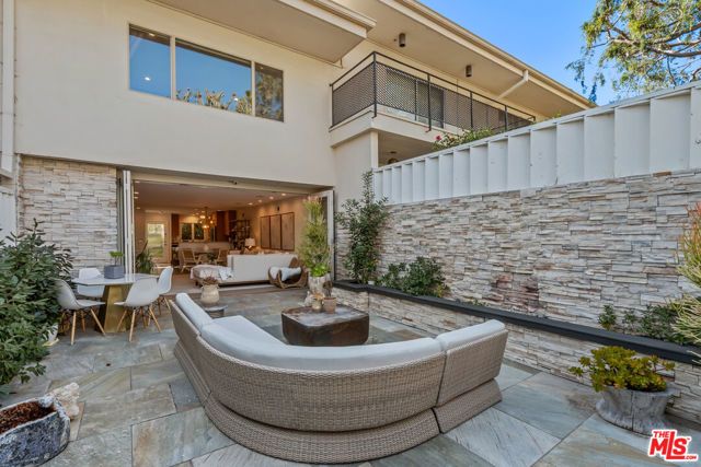 253 S Barrington Avenue D5, Los Angeles, CA 90049