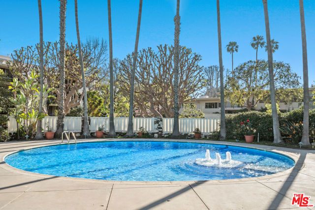 253 S Barrington Avenue D5, Los Angeles, CA 90049