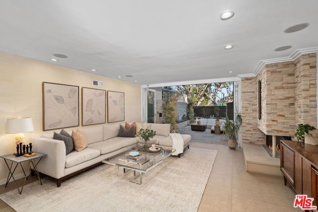 253 S Barrington Avenue D5, Los Angeles, CA 90049