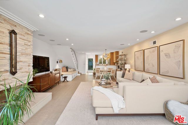 253 S Barrington Avenue D5, Los Angeles, CA 90049