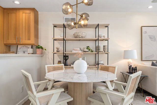 253 S Barrington Avenue D5, Los Angeles, CA 90049