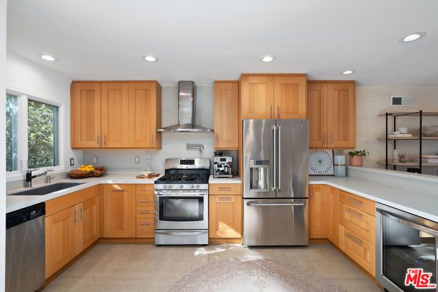 253 S Barrington Avenue D5, Los Angeles, CA 90049