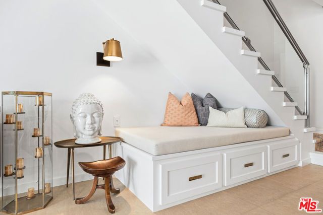 253 S Barrington Avenue D5, Los Angeles, CA 90049