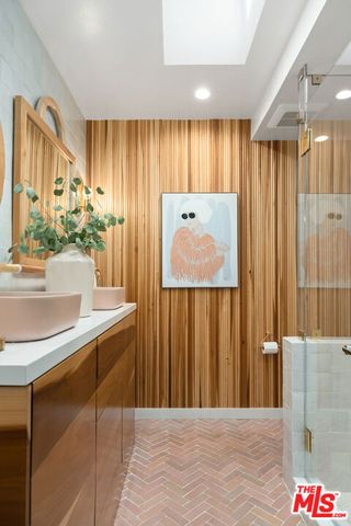 253 S Barrington Avenue D5, Los Angeles, CA 90049
