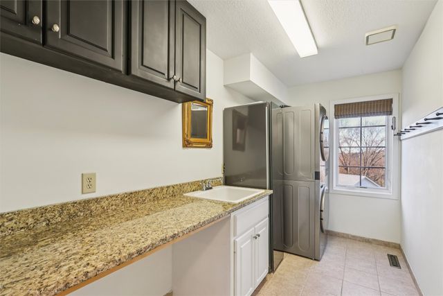 4205 Quail Court, West Des Moines, IA 50265