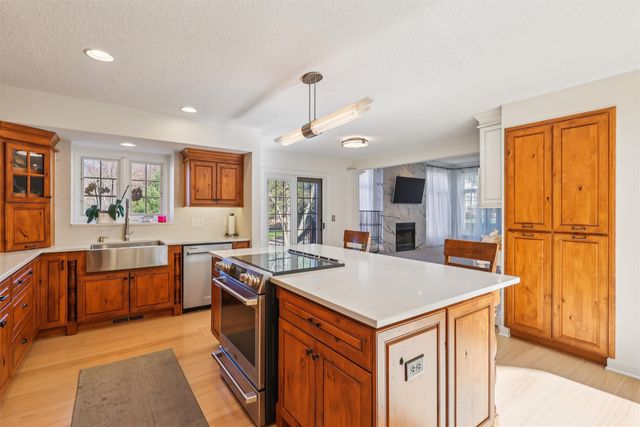 4205 Quail Court, West Des Moines, IA 50265
