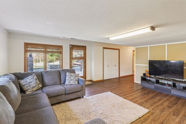 4205 Quail Court, West Des Moines, IA 50265