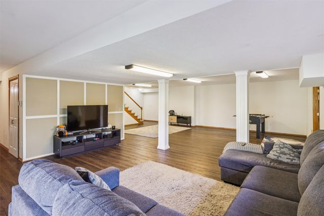 4205 Quail Court, West Des Moines, IA 50265