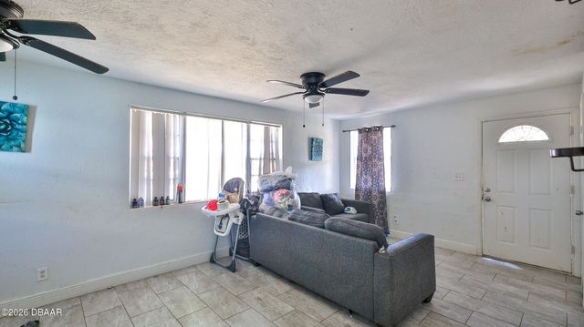 460 S Caroline Street, Daytona Beach, FL 32114