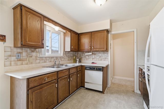 13344 Perry Circle, Warren, MI 48088