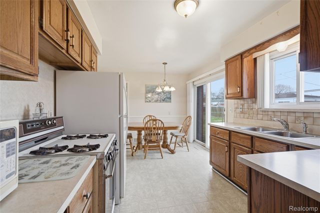 13344 Perry Circle, Warren, MI 48088