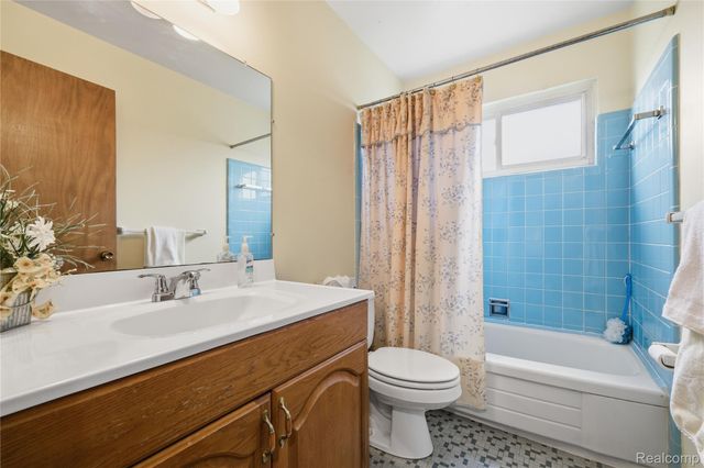 13344 Perry Circle, Warren, MI 48088