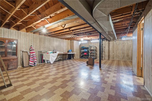 13344 Perry Circle, Warren, MI 48088