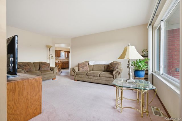 13344 Perry Circle, Warren, MI 48088